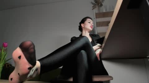   online show from March 10, 10:30 am