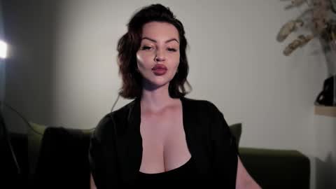 Snapshot of missmirandagd chatting on September 13, 4:09 pm online show from September 13, 4:09 pm