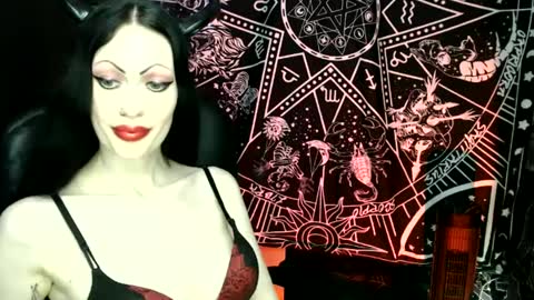 Snapshot of missmoondoll chatting on October 1, 4:11 am MissMoonDoll online show from October 1, 4:11 am