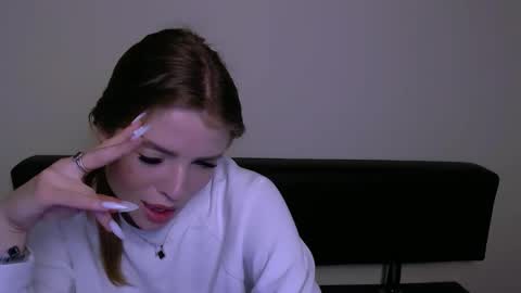 Snapshot of missoliviaa_ chatting on March 5, 12:44 pm Olivia online show from March 5, 12:44 pm