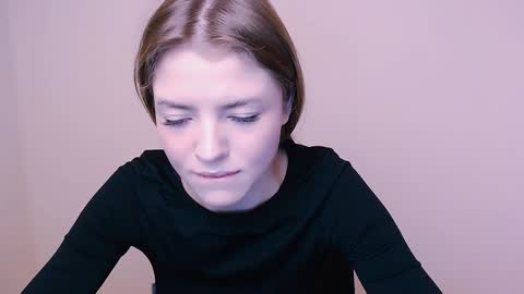 Snapshot of missoliviaa_ chatting on January 4, 9:32 am Olivia online show from January 4, 9:32 am