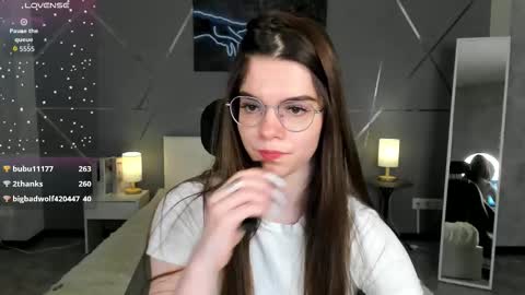 misss_evelyne online show from December 22, 3:46 am