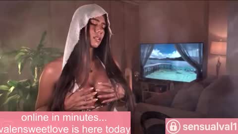 Snapshot of missvalery_1 chatting on October 1, 9:46 pm OF online show from October 1, 9:46 pm