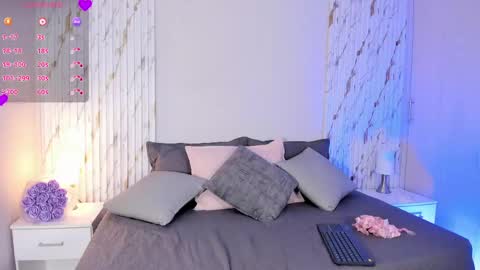 missvioleet online show from March 23, 6:13 pm