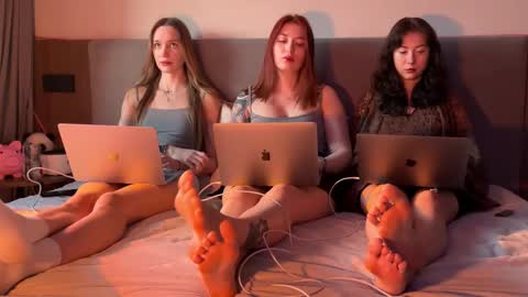 misswishh online show from March 27, 4:08 pm