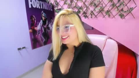 Snapshot of missylove303av chatting on October 17, 4:22 pm missylove303av online show from October 17, 4:22 pm