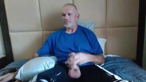 Snapshot of misterhunt81 chatting on October 6, 9:32 pm Mister81 online show from October 6, 9:32 pm