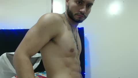 mistersam33 online show from December 2, 12:45 am