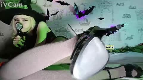 Snapshot of mistr_daria_femdom chatting on October 15, 7:04 pm mistr_daria_femdom online show from October 15, 7:04 pm