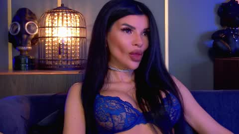 Elenia online show from February 5, 2:42 pm