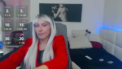 Snapshot of mistressevelyn_ chatting on October 14, 11:13 am MistressEvelyn online show from October 14, 11:13 am