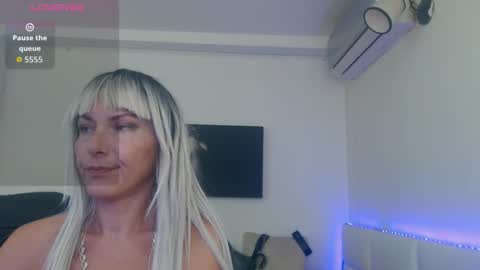 Snapshot of mistressevelyn_ chatting on September 27, 6:05 pm MistressEvelyn online show from September 27, 6:05 pm
