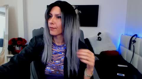 Snapshot of mistressevelyn_ chatting on February 12, 5:26 am MistressEvelyn online show from February 12, 5:26 am