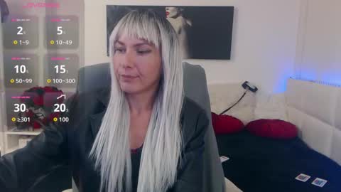 Snapshot of mistressevelyn_ chatting on October 12, 12:53 pm MistressEvelyn online show from October 12, 12:53 pm