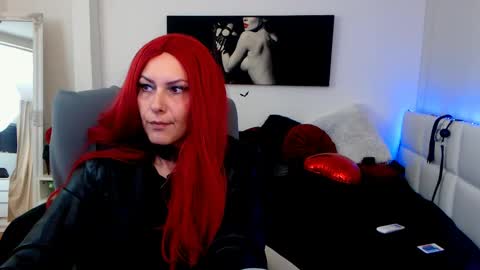 Snapshot of mistressevelyn_ chatting on March 3, 5:20 am MistressEvelyn online show from March 3, 5:20 am