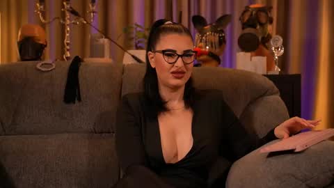 Mistress Kelly online show from September 25, 11:56 pm