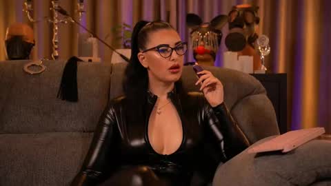 Mistress Kelly online show from September 29, 12:20 am