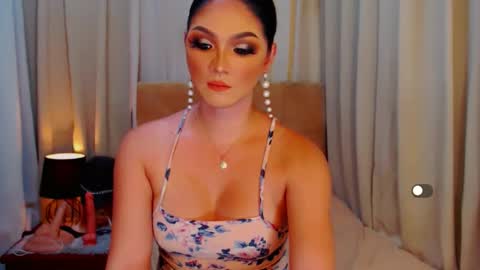 Leah online show from December 8, 4:55 am