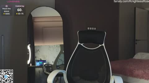 Snapshot of misty_roseee chatting on January 22, 7:24 pm misty_roseee online show from January 22, 7:24 pm