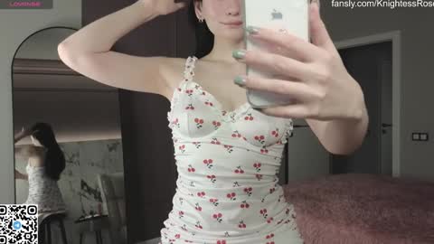 Snapshot of misty_roseee chatting on January 26, 3:59 am misty_roseee online show from January 26, 3:59 am