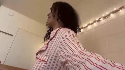 mixedmamas online show from February 14, 8:06 am