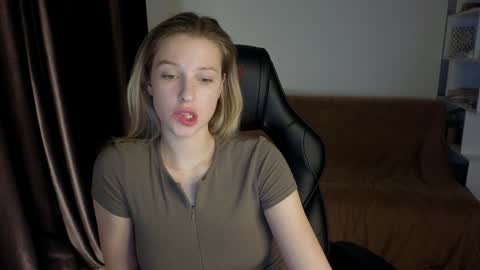 Snapshot of mmm_banana chatting on January 30, 7:59 pm Lili online show from January 30, 7:59 pm