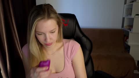 Snapshot of mmm_banana chatting on January 9, 7:21 am Lili online show from January 9, 7:21 am