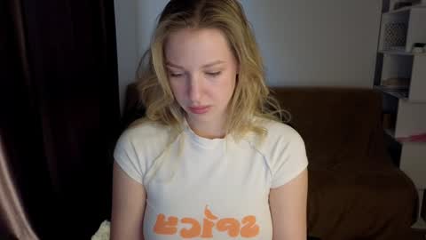 Snapshot of mmm_banana chatting on January 19, 7:15 am Lili online show from January 19, 7:15 am
