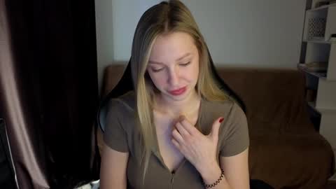 Snapshot of mmm_banana chatting on January 20, 7:58 am Lili online show from January 20, 7:58 am