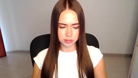 Snapshot of mmm_bananaa_ chatting on October 11, 10:09 am Beata online show from October 11, 10:09 am