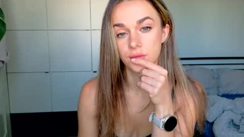 mmminnie online show from October 21, 12:21 pm