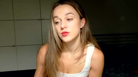 mmminnie online show from December 17, 4:25 pm