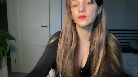 mmminnie online show from March 12, 4:02 pm