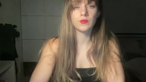 mmminnie online show from January 27, 6:20 pm