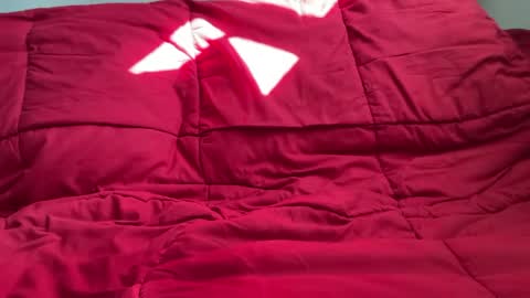 MNTuiLa online show from April 15, 3:37 pm