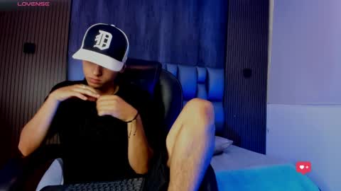 mohamed_malik online show from May 17, 12:25 pm