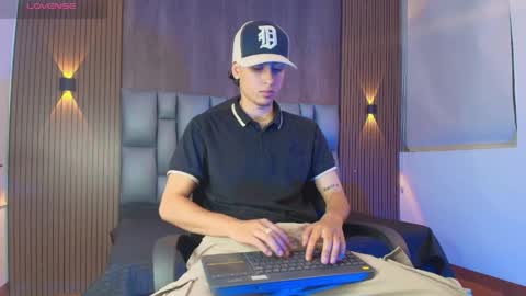 mohamed_malik online show from May 7, 12:34 pm