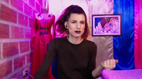 Snapshot of moira_hot chatting on October 18, 3:54 am moira_hot online show from October 18, 3:54 am