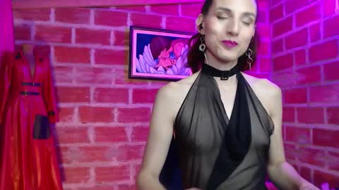Snapshot of moira_hot chatting on October 4, 12:52 am moira_hot online show from October 4, 12:52 am