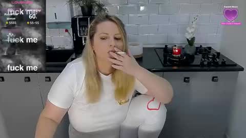 erika online show from November 25, 8:35 am