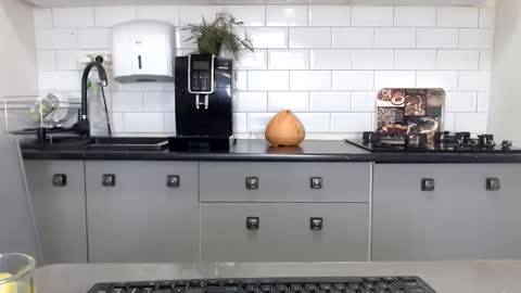 erika online show from March 4, 10:13 am