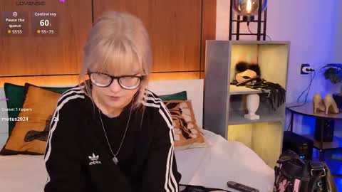 moliqin online show from May 14, 8:56 am