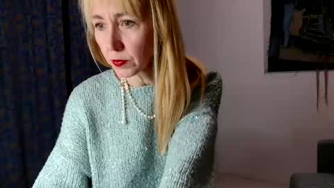 molliart online show from February 2, 6:15 pm