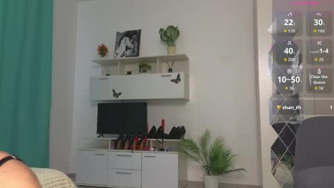 molliblum online show from June 3, 2:20 pm