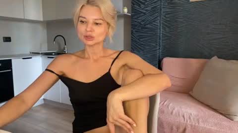 Molly online show from July 5, 8:43 am