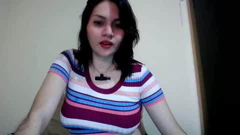 Snapshot of molly_fragance chatting on October 6, 7:10 pm Molly online show from October 6, 7:10 pm