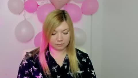 Snapshot of molly_moree chatting on March 9, 12:20 pm Molly online show from March 9, 12:20 pm
