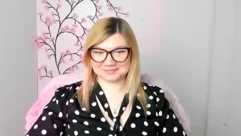 Molly online show from March 12, 2:10 pm