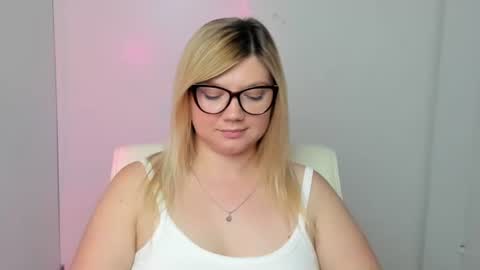 Snapshot of molly_moree chatting on September 15, 11:55 am Molly online show from September 15, 11:55 am