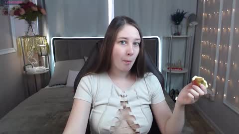 Snapshot of molly_moretti chatting on March 10, 5:22 am   check my bio online show from March 10, 5:22 am